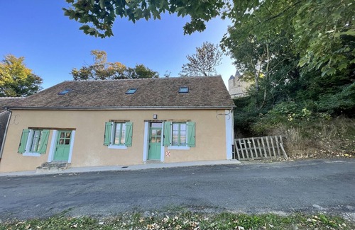 Ballon-Saint-Mars Maison | House in Ballon near Le Mans Circuit
