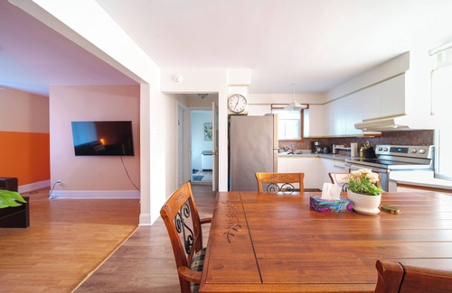 Montreal Maison | House in Center Brossard-mins to REM station/hwy