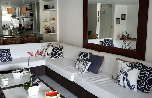 Portogalo Maison | Maison en face du canal de Portogalo avec pont et vague ("doigt") pour bateau