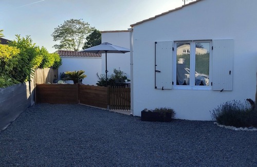 La Jarne Maison | House in gated community with shared pool