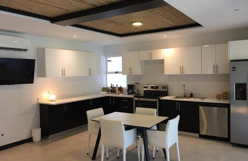 Cerro Plano Station Balnéaire | House in resort Ciudad Del Mar one street from beach in Jacó. Multiple amenities