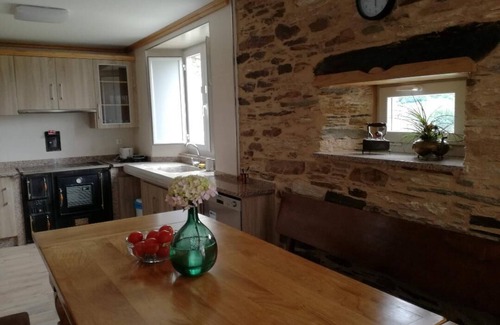 Lourenza Maison | Maison dans le village | 4 chambres doubles | Cheminée Terrasse | Jardin