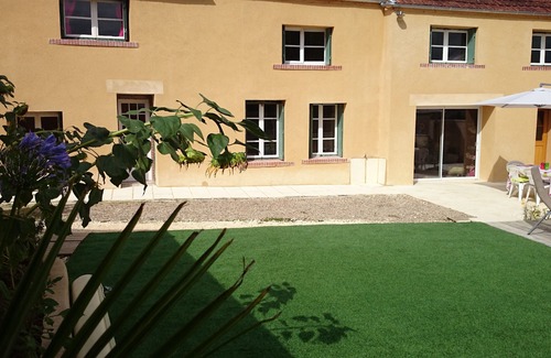 Crezancy-en-Sancerre Maison | maison dans les vignes, 6/8 pers, piscine privative chauffée wifi, 02h00 PARIS