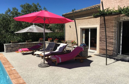 Labeaume Maison | Maison au cœur des gorges de l'Ardeche, 8 personnes, climatisée, piscine chauffé