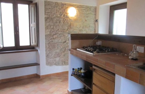 Piobbico Maison | Dans le VILLAGE MÉDIÉVAL, INDÉPENDANT avec JARDIN au pied du CHÂTEAU BRANCALEONI