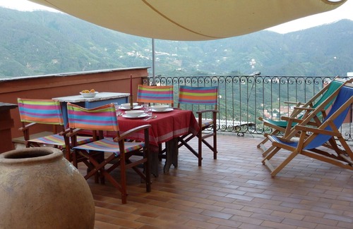 Lavaggiorosso Maison | House in the mountain village with fantastic terrace; 10 min. From Levanto beach