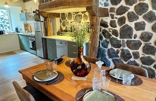 Laguiole Maison | House in the shadow of the bell tower