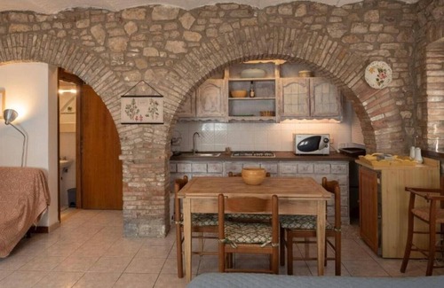 Collesanto Appartement | HOUSE IN THE VILLAGE Studio apartment with garden view