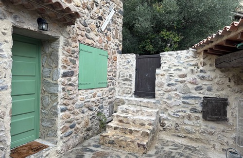 Vailhan Maison | Maison dans village collines et petit lac pour baignade, protection anti-ondes.