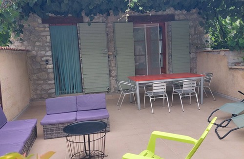 Sahune Maison | Maison "Le Vieil Olivier" avec vue sur les montagnes, piscine partagée et Wi-Fi