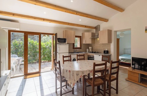 Chambonas Maison | Maison 'Les Sources Gîte Calabert' avec piscine partagée, terrasse privée et climatisation