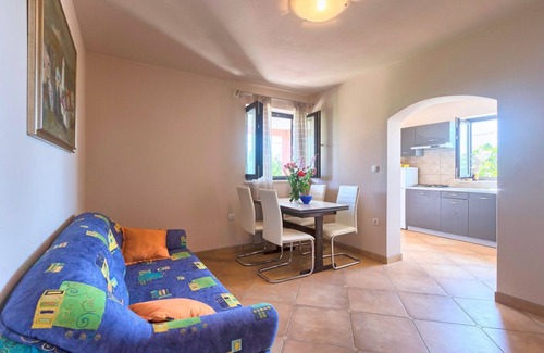 Zminj Maison | 3 chambres, belle vue sur la nature, 2 appartements.