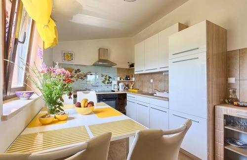 Zminj Maison | 3 chambres, belle vue sur la nature, 2 appartements.