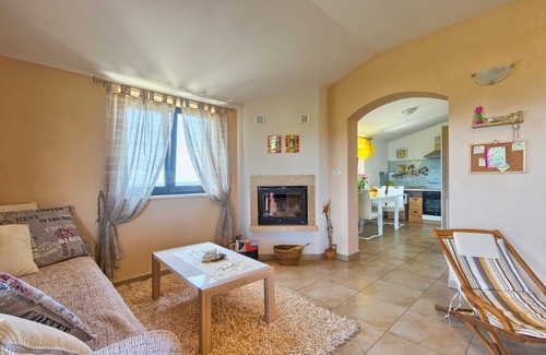 Zminj Maison | 3 chambres, belle vue sur la nature, 2 appartements.