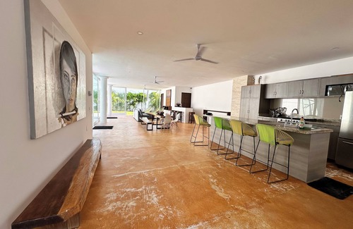Acapulco Maison | House on the beach near the bar at the foot of the slope (pool and pet friendly)