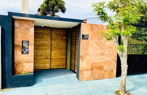 Carianos Maison | House near Floripa airport, with pool table and quiet neighborhood
