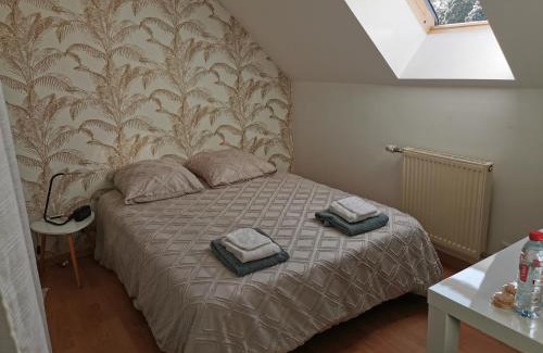 Fille Maison | House next to the circuit