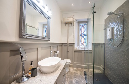 Newcastle Emlyn Maison | House of Brohedyn