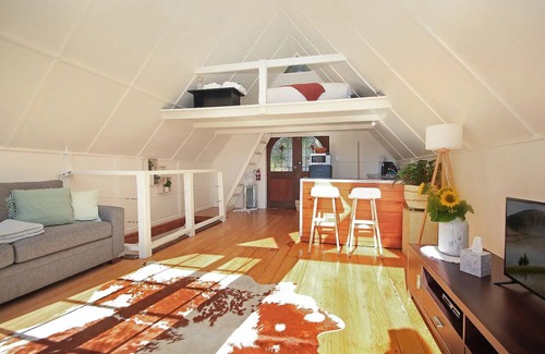 Upper Burringbar Cabine | "House Of Cadeau"