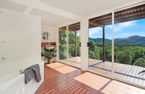 Upper Burringbar Cabine | "House Of Cadeau"