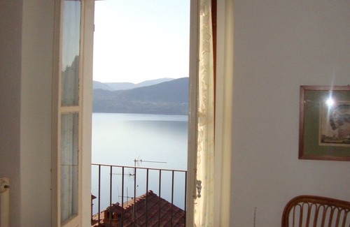 Piazza Maison | Vue sur le lac majeur, Maison en pierre avec jardin privé vue imprenable