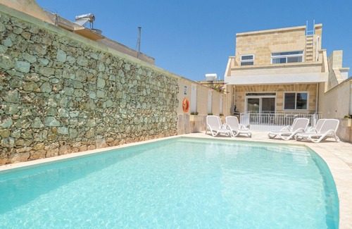 Munxar Villa | House of character with heated indoor pool in Gozo