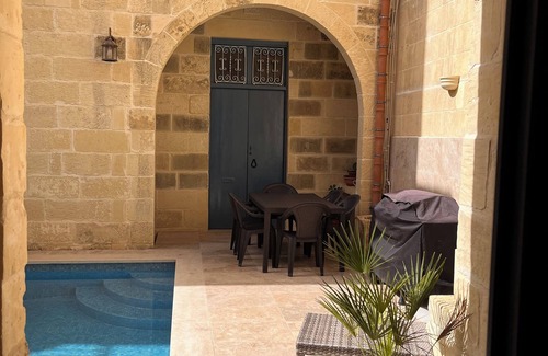 Nadur Maison | House of character with pool & jacuzzi for 5 persons, central yet quiet location