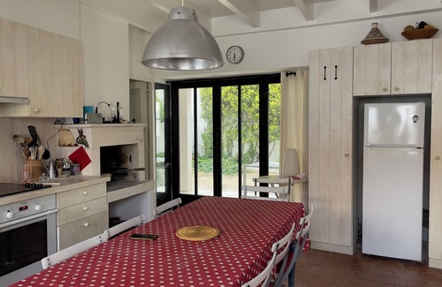 Ars-en-Re Maison | MAISON DE. VILLAGE AVEC COUR