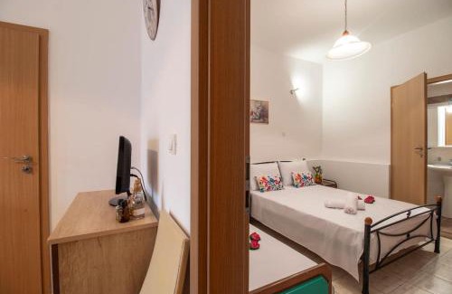 Old Quarter Appartement | House of Flowers near Beach 2