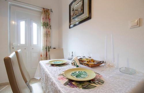 Old Quarter Appartement | House of Flowers near Beach 2