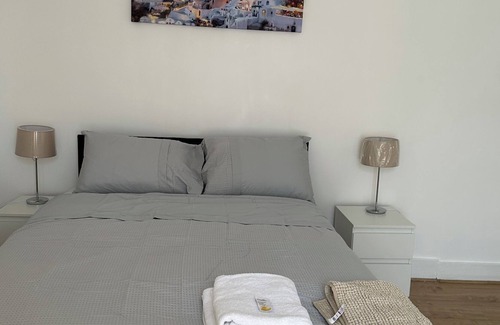 Enfield Lock Maison | House of love and laughter