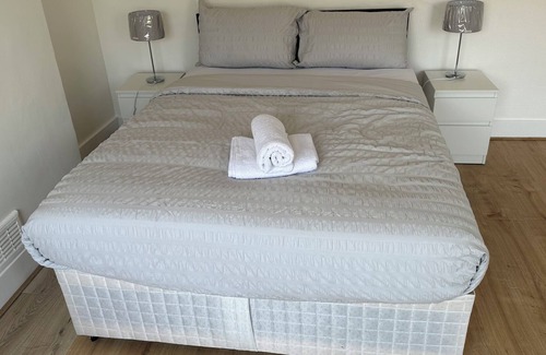 Enfield Lock Maison | House of love and laughter