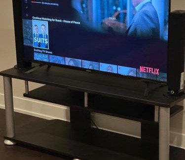 Ottawa Division Appartement | House of Peace - Includes Wi-Fi, Netflix