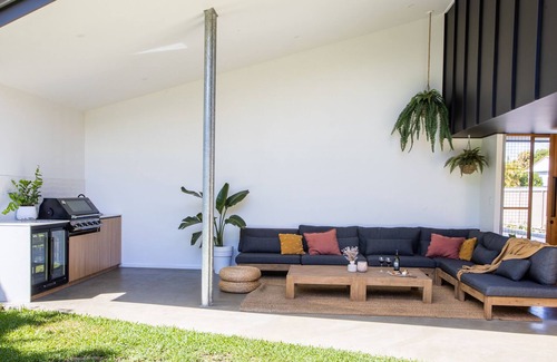 Pottsville Maison | house on anne - in the heart of pottsville