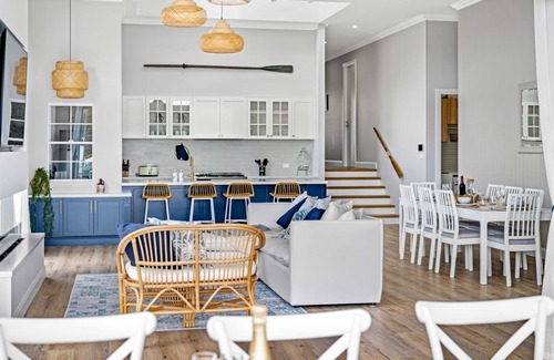 Catherine Hill Bay Maison | House on Catho and Moonee beach. SPECIAL BOOK 2 NIGHTS STAY 3*