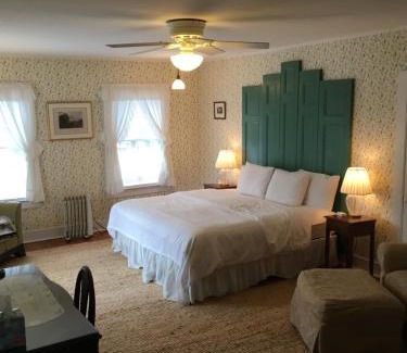 The Heights Lit Et Petit-Déjeuner | House on Chase Creek