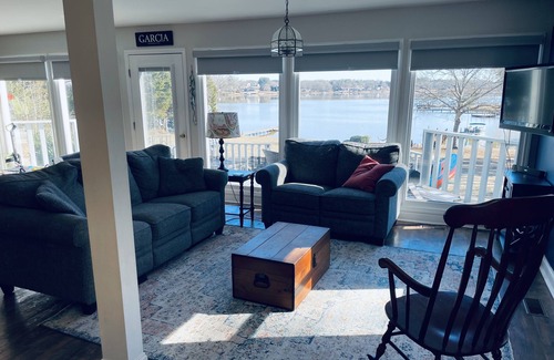 Inman Maison | House on Lake Bowen with Breathtaking Views of the Water