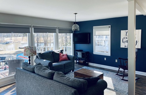 Inman Maison | House on Lake Bowen with Breathtaking Views of the Water