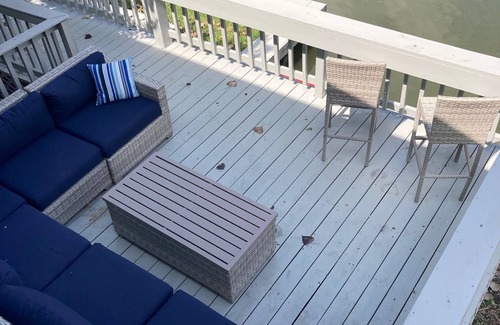 Clear Water Point Maison | House on lake Conroe, sleeps 7, newly remolded with awesome deck!