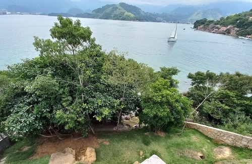 Biscaia Cottage | House on large land on the sea, in condominium