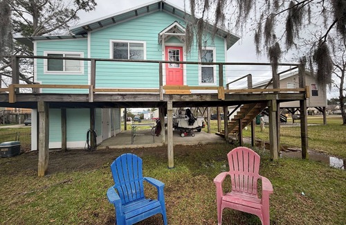 Shoreline Park Maison | House on the Bayou. Bring your boat and relax!