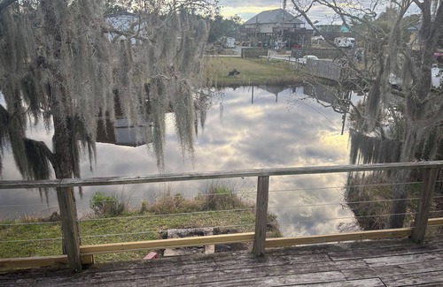 Shoreline Park Maison | House on the Bayou. Bring your boat and relax!