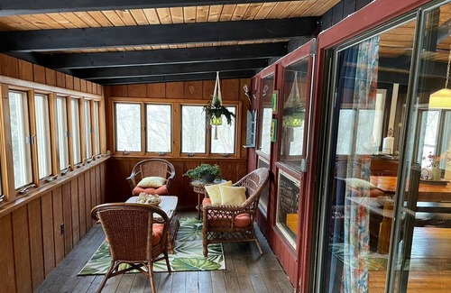 Putnam Cabine | House on the hill