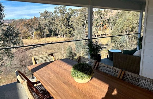 Wodonga Appartement | House on the Hill - with VRBO