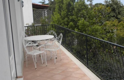 Ischia Porto Appartement | House on the island of Ischia, in pine forest with private descent to the sea.