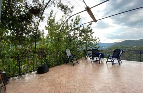 Precetto Maison | House on the Marmore Falls