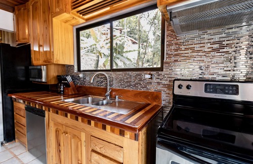 El Cerro Maison | House,Pool in the jungle.Great location short walk to famous Playa la Macha