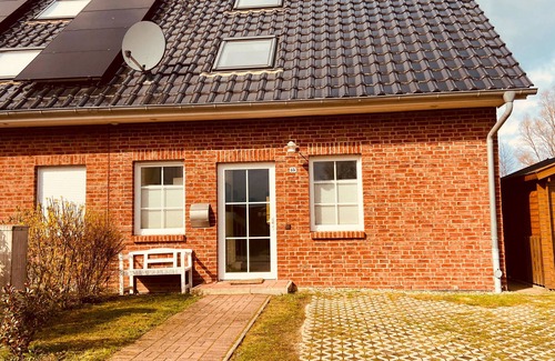 Kaltenhof Maison | House Sansibar only 700m from the beach with sauna & fireplace and large garden