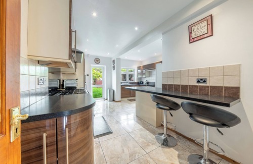 Underhill Maison | 5- bed gem in Barnet, Short let Luxury Awaits
