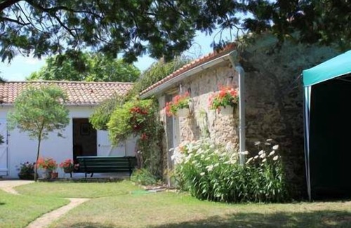 Saint-Brevin-l'Ocean Appartement | Maison-studio avec chambre annexe, sur jardin clos arboré